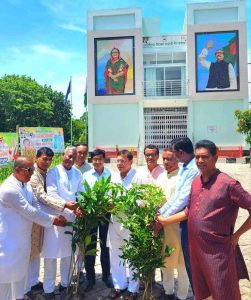 কোটালীপাড়ায় ফলদ গাছের চারা বিতরণ