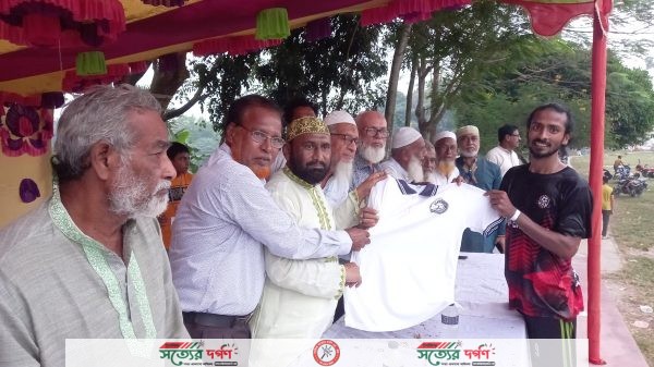 ভেড়ামারায় ইসমাইল স্মৃতি ফুটবল টুর্নামেন্ট'র খেলায় এমএবি এন্টারপ্রাইজ ২ গোল বিজয়ী হয়ে ফাইনালে