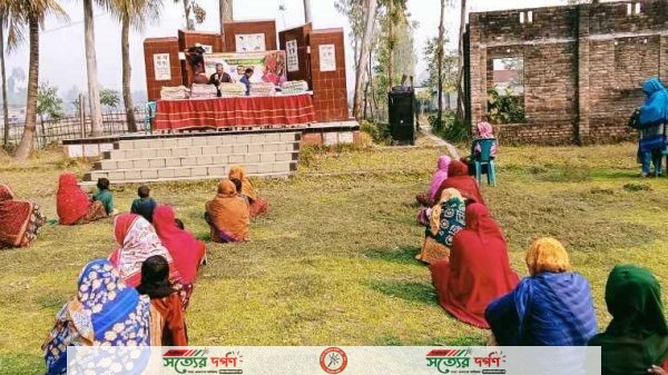 রংপুরের ব্লাড ডোনার হেল্পিং ফাউন্ডেশন উদ্যোগ শীতবস্ত্র বিতরণ