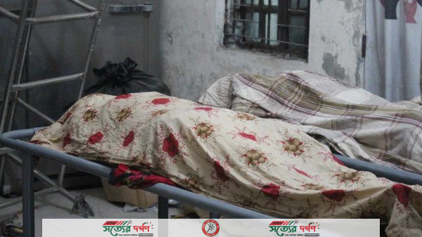 নওগাঁয় পারিবারিক দ্বন্দে স্বামী-স্ত্রীর আত্মহত্যা