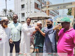 ভেড়ামারা অনলাইন প্রেসক্লাবের উদ্যোগে তৃষ্ণার্তদের মাঝে শরবত বিতরন