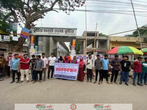 কুষ্টিয়া সরকারি কলেজের ২ জন শিক্ষকের বদলির আদেশ বাতিল করতে শিক্ষার্থীদের মানববন্ধন