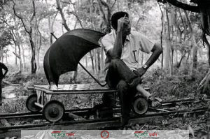 আজ বিশ্ববরেণ্য চলচ্চিত্র পরিচালক সত্যজিত রায়ের ১০৪তম জন্মদিন