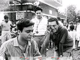 আজ বিশ্ববরেণ্য চলচ্চিত্র পরিচালক সত্যজিত রায়ের ১০৪তম জন্মদিন