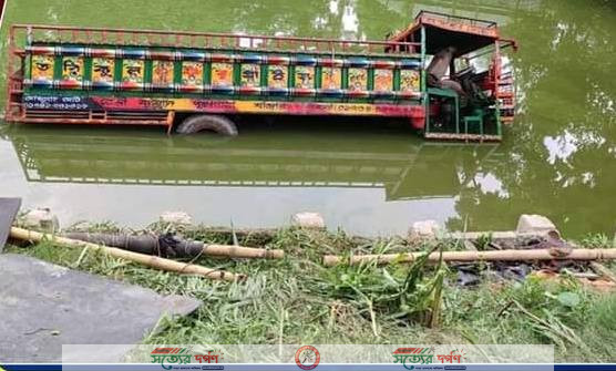 সাঁথিয়ায় পৃথক সড়ক দুর্ঘটনায় নিহত ২