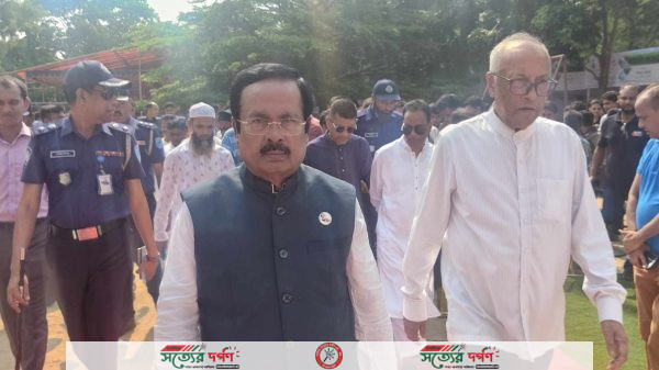 একদিনের সফরে নরসিংদীতে এলেন বস্ত্র ও পাটমন্ত্রী