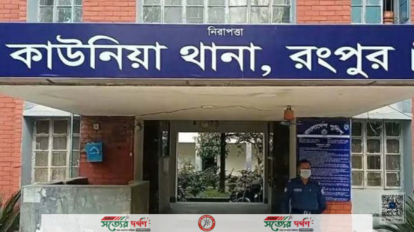কাউনিয়ায় জুয়া খেলার সরমঞ্জাম সহ তিনজন গ্রেফতার