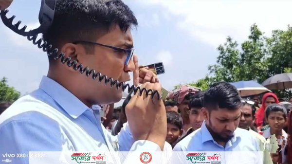 ভেড়ামারায় নদী ভাঙন রক্ষায় অবরোধ! উপজেলা নির্বাহী কর্মকর্তা আকাশ কুমার কুন্ডু'র হস্তক্ষেপে অবরোধ প্রত্যাহার