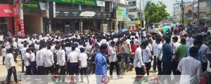 ভেড়ামারায় আকাশ কুমার কুন্ডু,র বদলির আদেশ প্রত্যাহার দাবিতে বিক্ষোভ মিছিল প্রতিবাদ সভা ও মানববন্ধন