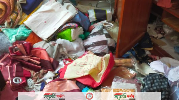ঝিকরগাছায় সাবেক প্রতিমন্ত্রীর বাড়িতে দুঃসাহসিক চুরি