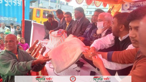 ঝিকরগাছায় মানবাধিকার কল্যাণ ট্রাষ্টের উদ্যোগে শীতবস্ত্র বিতরণ ও আলোচনা সভা