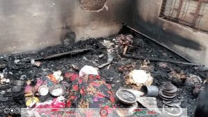 ভেড়ামারায় ভয়াবহ অগ্নিকাণ্ডে চারটি পরিবারের সর্বস্ব পুড়ে ছাই! প্রশাসন রাজনৈতিক নেতৃবৃন্দসহ বিত্তবানদের এগিয়ে আসার আহবান