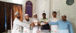 ঝিকরগাছায় সরকারি-বেসরকারি দপ্তরেজা মায়াতের কোরআন শরীফ বিতরণ