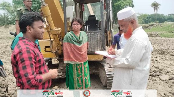 ঝিকরগাছায় অবৈধ ভাবে বালুও মাটি কাটার অপরাধে জরিমানা
