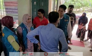 নওগাঁয় ছদ্মবেশে নির্বাচন কার্যালয়ে দুদক, টাকা লেনদেনের মিলেছে প্রমাণ।