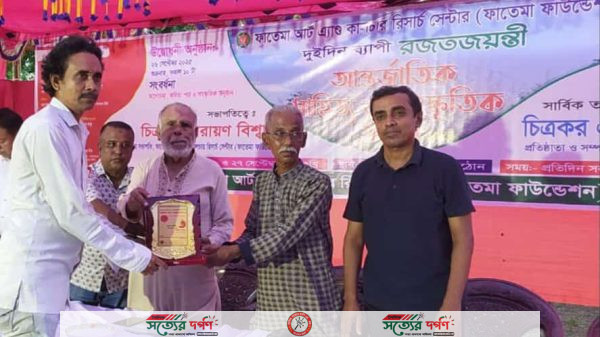 ঝিকরগাছায় বিশিষ্ট কবি সাইফুল সহ গুণীজন ব্যক্তিদেরসম্মাননা পদক প্রদান