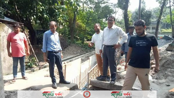 ঝিকরগাছায় কোভিড-১৯ প্রকল্পের আওতায় ড্রেন নির্মাণ কাজ উদ্বোধন