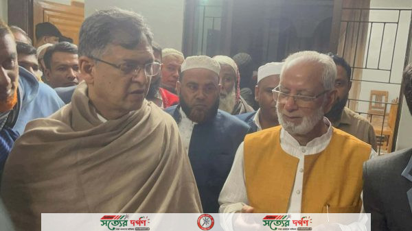 পেকুয়ায় সালাহ উদ্দিন আহমদের সাথে সাবেক এমপি আলমগীর দের সাক্ষাৎ