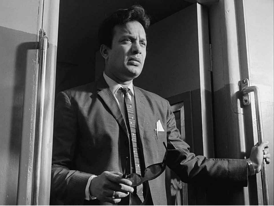 আত্মসমীক্ষার আয়নায় এক তারকার মুখ: ‘নায়ক’ চলচ্চিত্রের বিশ্লেষণ
