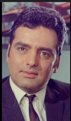 ফিরোজ খানের মৃত্যুবার্ষিকী: স্টাইল, সাহস ও সিনেমার এক অনন্য অধ্যায়