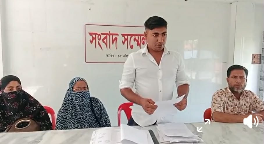 ভেড়ামারায় নির্মাণাধীন পাঁচ তলা বাড়ির কাজে বাধা ও বাউন্ডারি ওয়াল ভাঙ্গার প্রতিবাদে সংবাদ সম্মেলন
