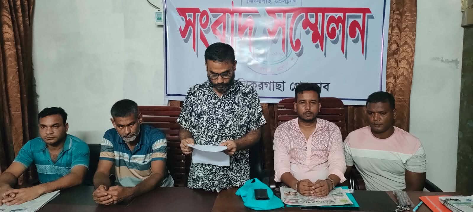 ঝিকরগাছায় বিদেশে পাঠানোর নামে প্রতারণামূলক অর্থ আত্মসাতের অভিযোগে সংবাদ সম্মেলন