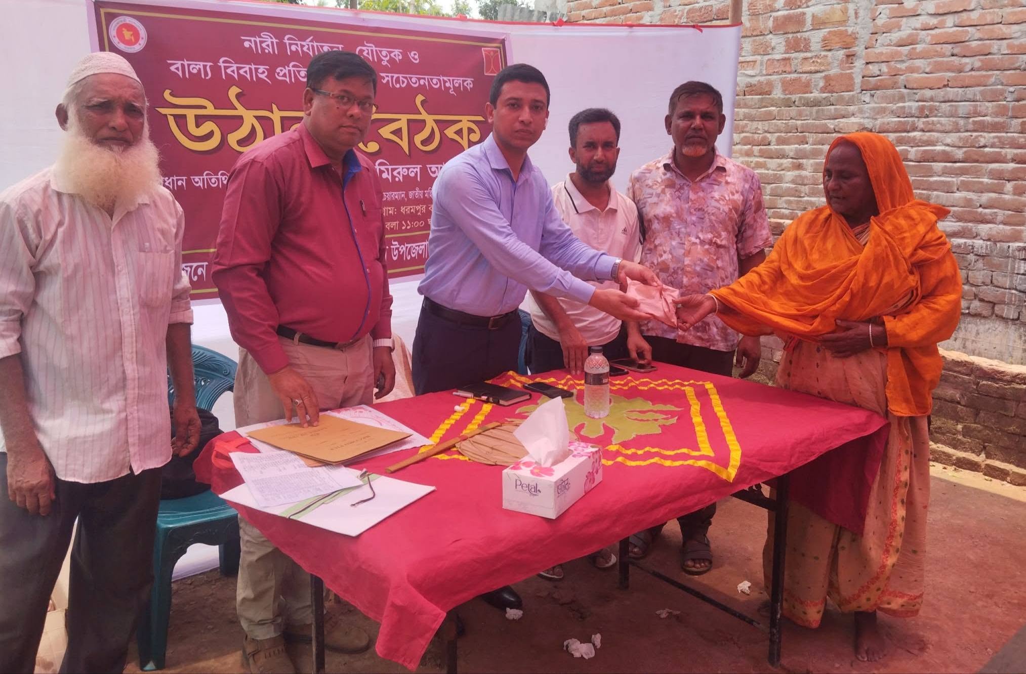 ভেড়ামারায় নারী নির্যাতন, যৌতুক ও বাল্যবিবাহ প্রতিরোধে সচেতনতামূলক উঠান বৈঠক অনুষ্ঠিত