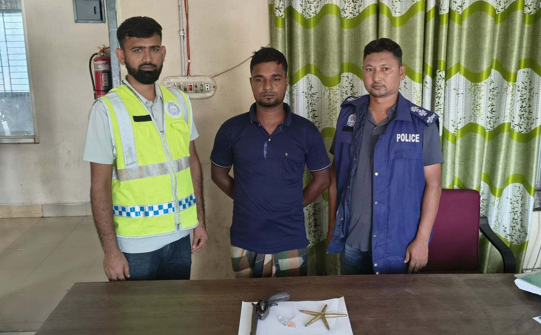 দৌলতপুরে আগ্নেয়াস্ত্র, গুলি ও ইয়াবাসহ যুবক আটক