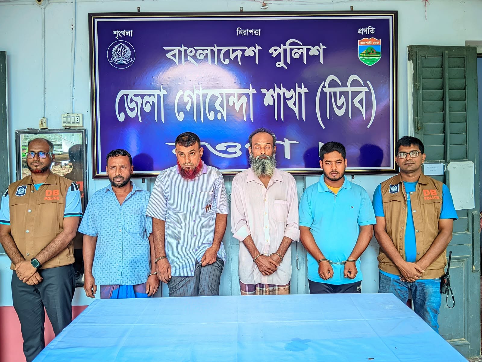 ডাবের পানিতে চেতনানাশক মিশিয়ে অটোচালককে অজ্ঞান, আন্তঃজেলা প্রতারক চক্রের ৪ সদস্য গ্রেফতার