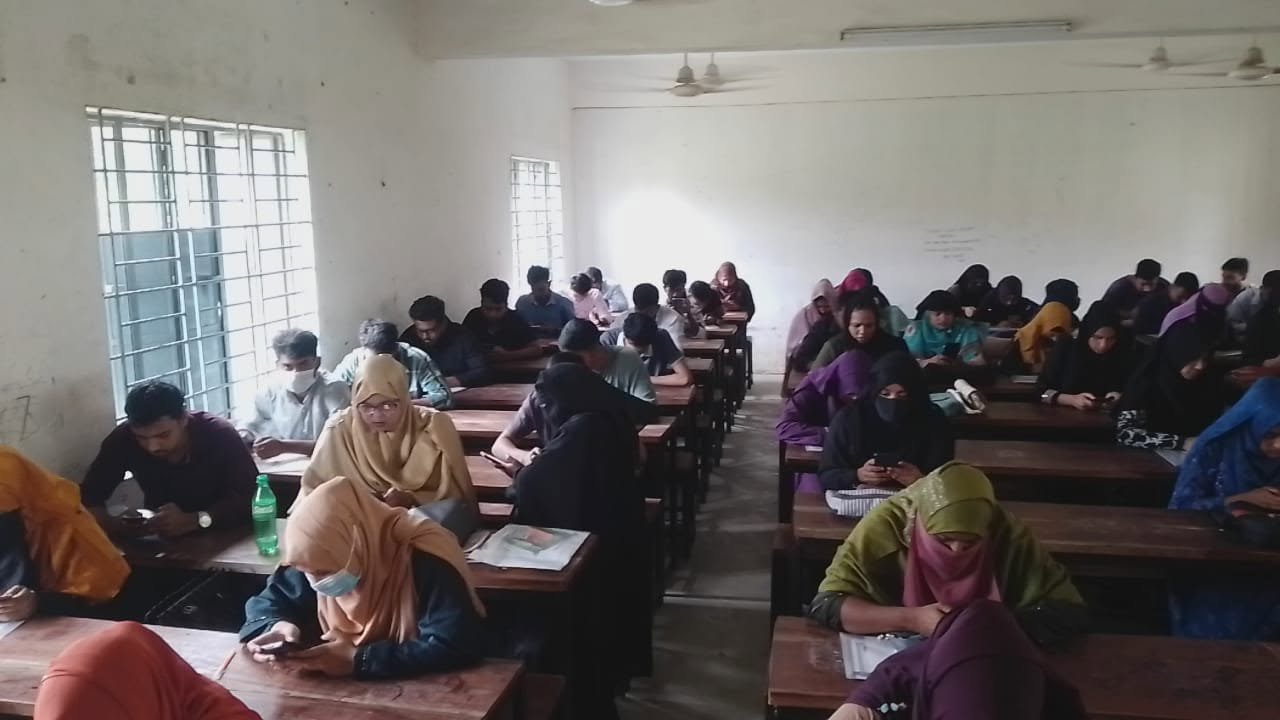 ঝিকরগাছায় ফ্যামিলি কার্ড কার্যক্রমে সুপারভাইজার ও তথ্য সংগ্রহকারী নিয়োগ পরীক্ষা অনুষ্ঠিত