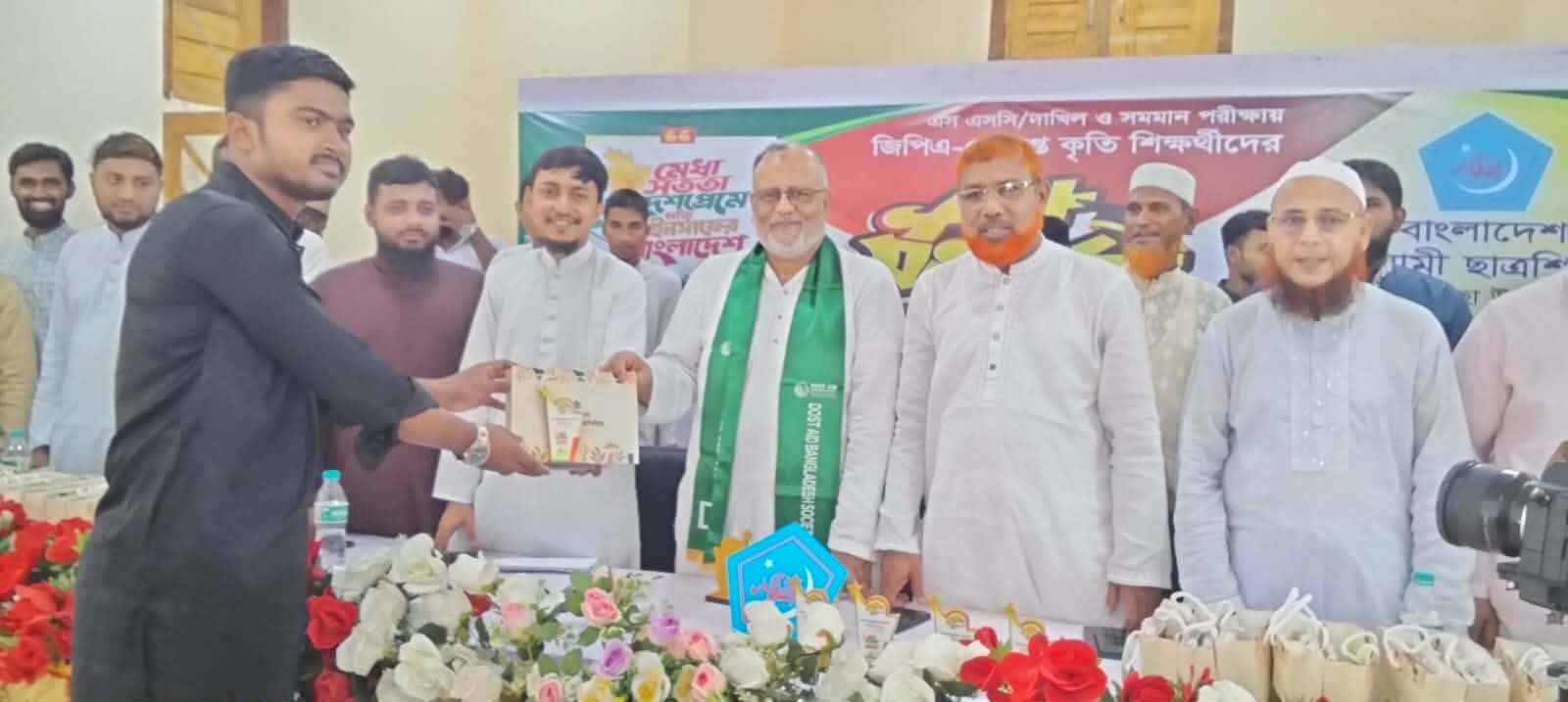 ঝিকরগাছায় ছাত্রশিবিরের আয়োজনে জিপি- এ ৫ প্রাপ্ত কৃতি শিক্ষার্থীদের সংবর্ধনা অনুষ্ঠিত