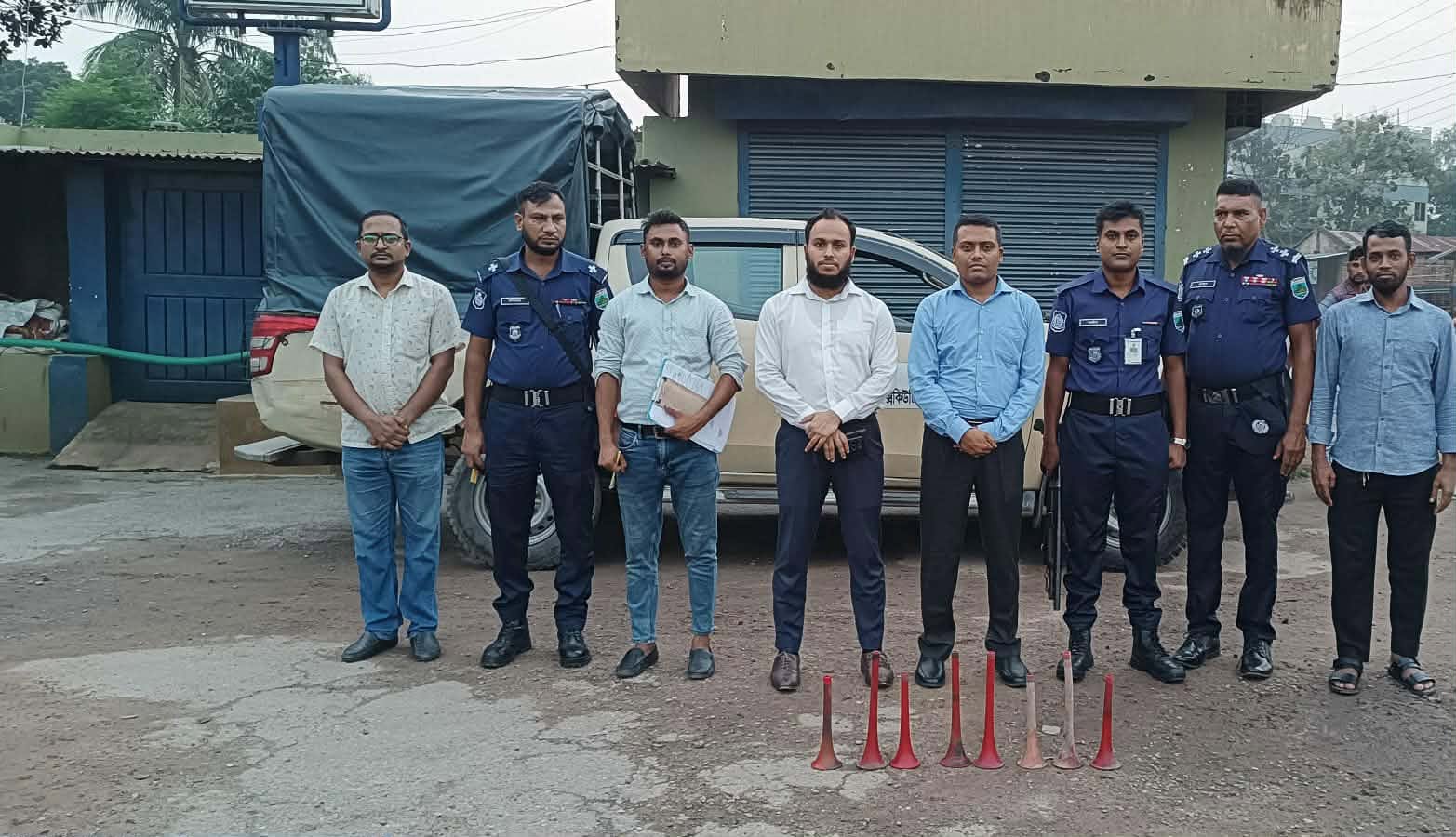 নওগাঁয় হাইড্রোলিক হর্নের বিরুদ্ধে মোবাইল কোর্ট, ৪ চালককে জরিমানা