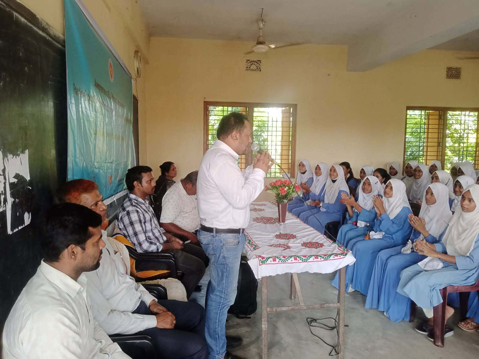 ঝিকরগাছায় তরুণ-তরুণীদের সামাজিক আবেগীয় দক্ষতা বৃদ্ধিতে বিশেষ সেমিনার