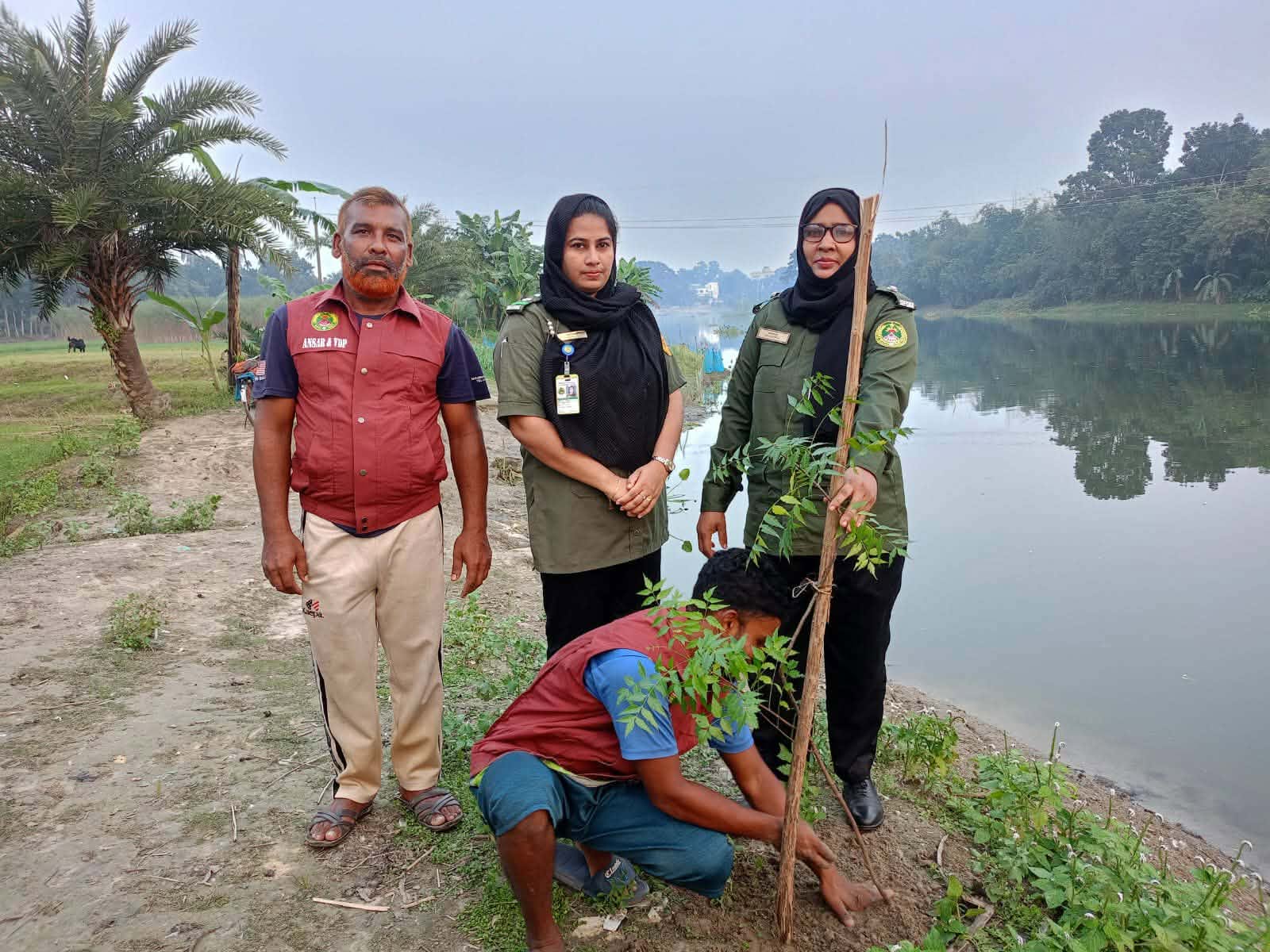ঝিকরগাছায় আনসার ও ভিডিপির উদ্যোগে বৃক্ষরোপণ অভিযান অনুষ্ঠিত
